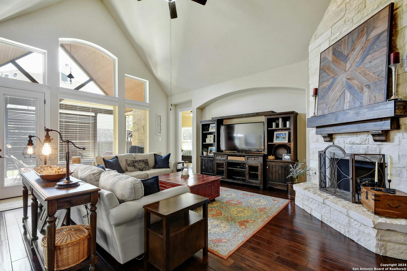 11648 CYPRESS BARN