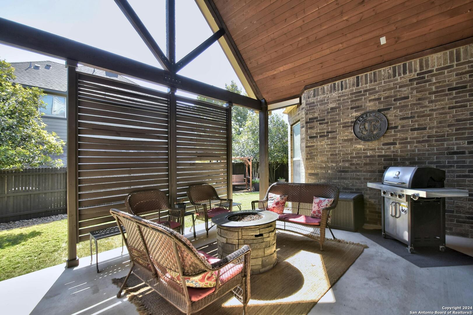 11648 CYPRESS BARN