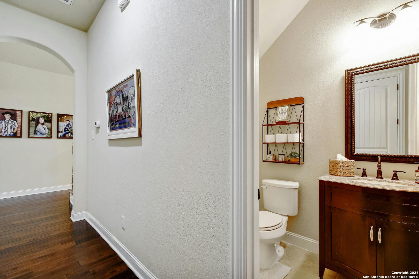 11648 CYPRESS BARN