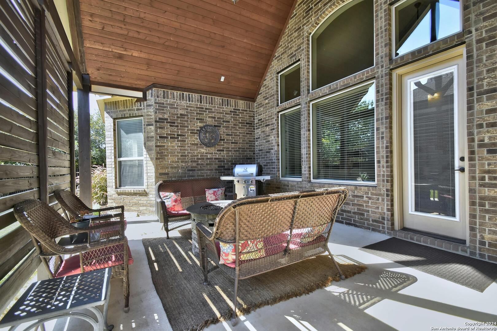 11648 CYPRESS BARN