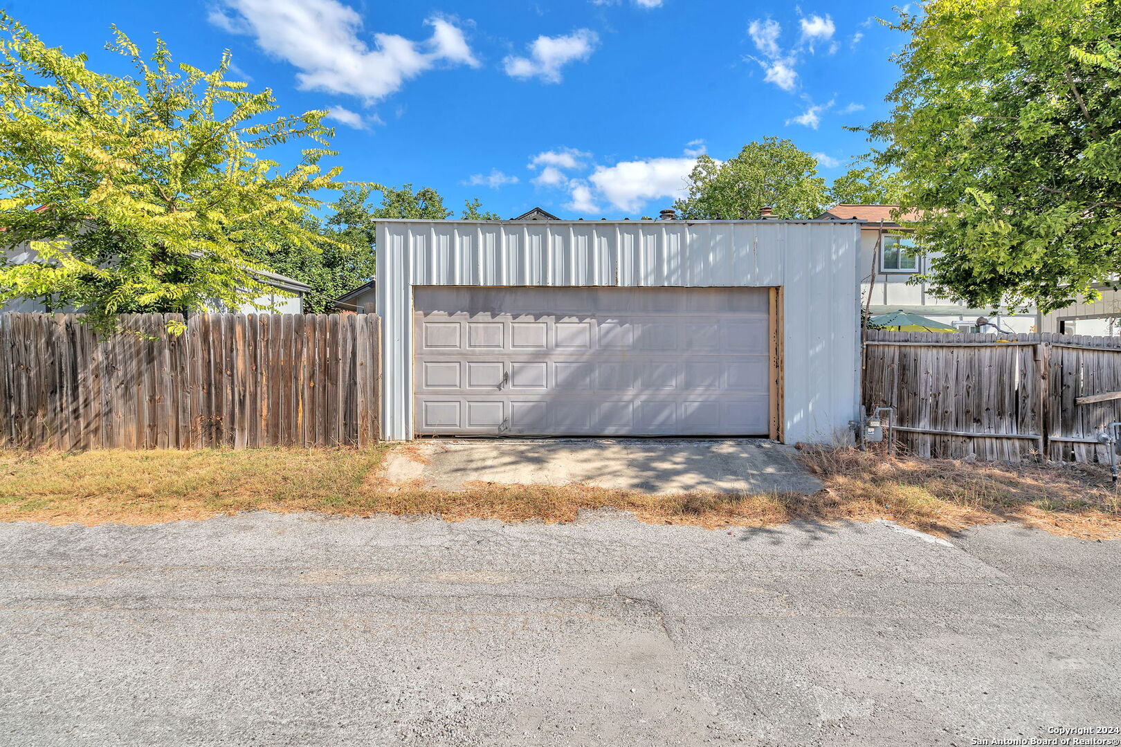 806 MEADOW ARBOR LN