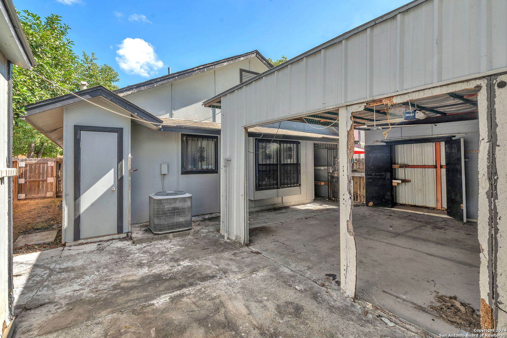 806 MEADOW ARBOR LN