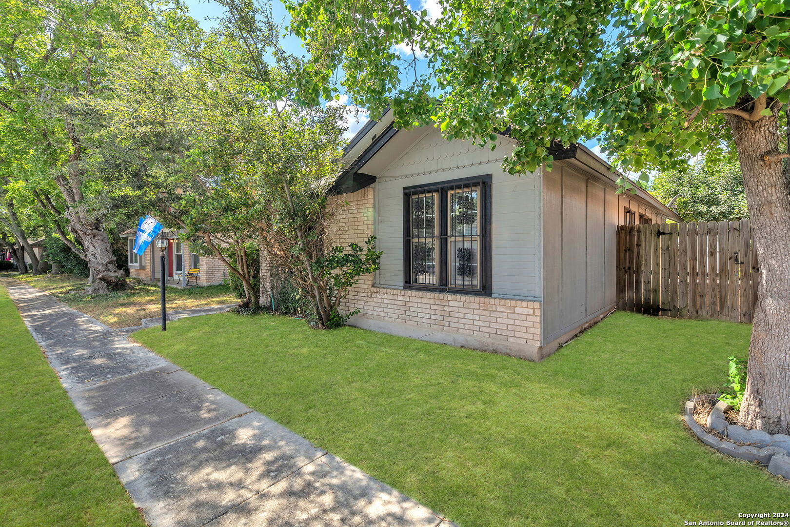 806 MEADOW ARBOR LN