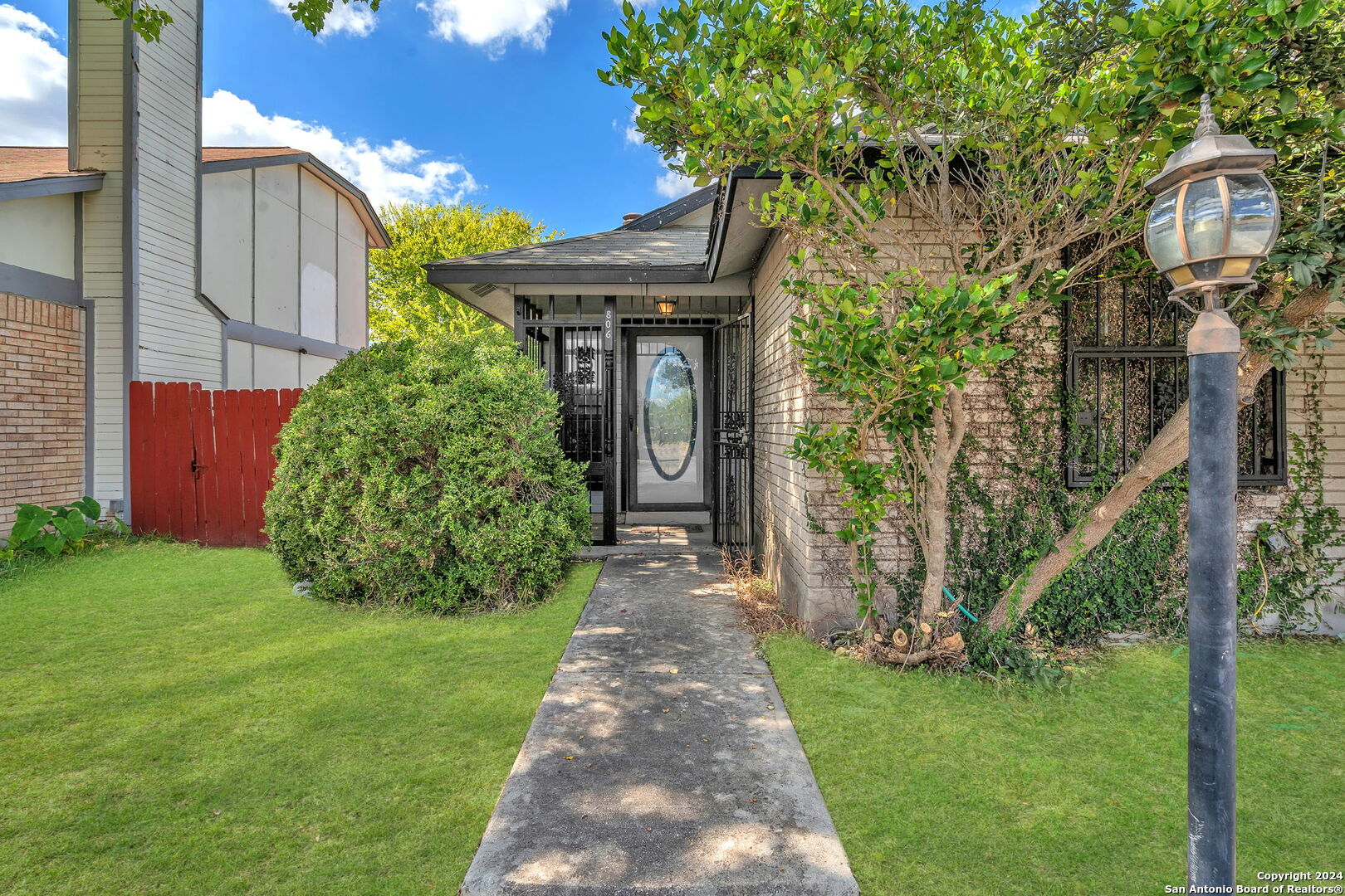 806 MEADOW ARBOR LN