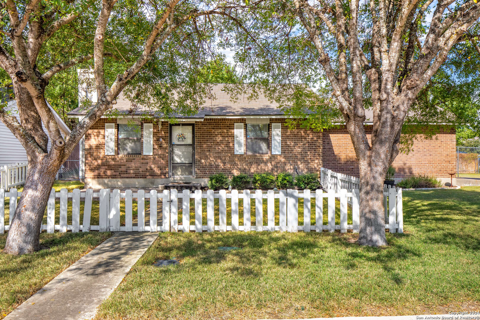 1545 Pams Path
