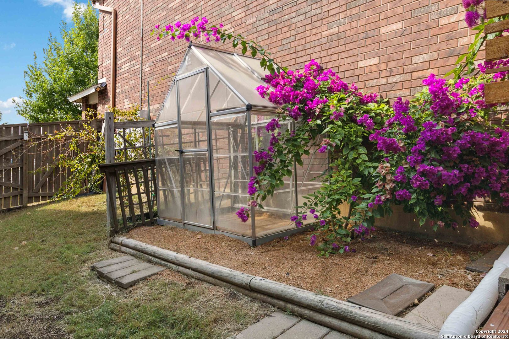 2909 Lotus Park