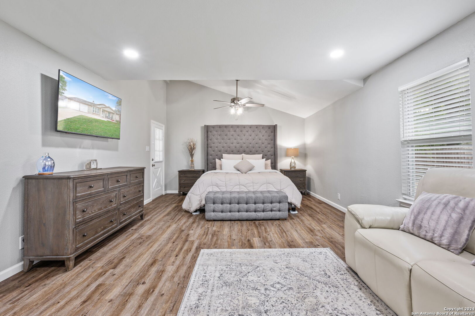 5639 Wood Climb St.