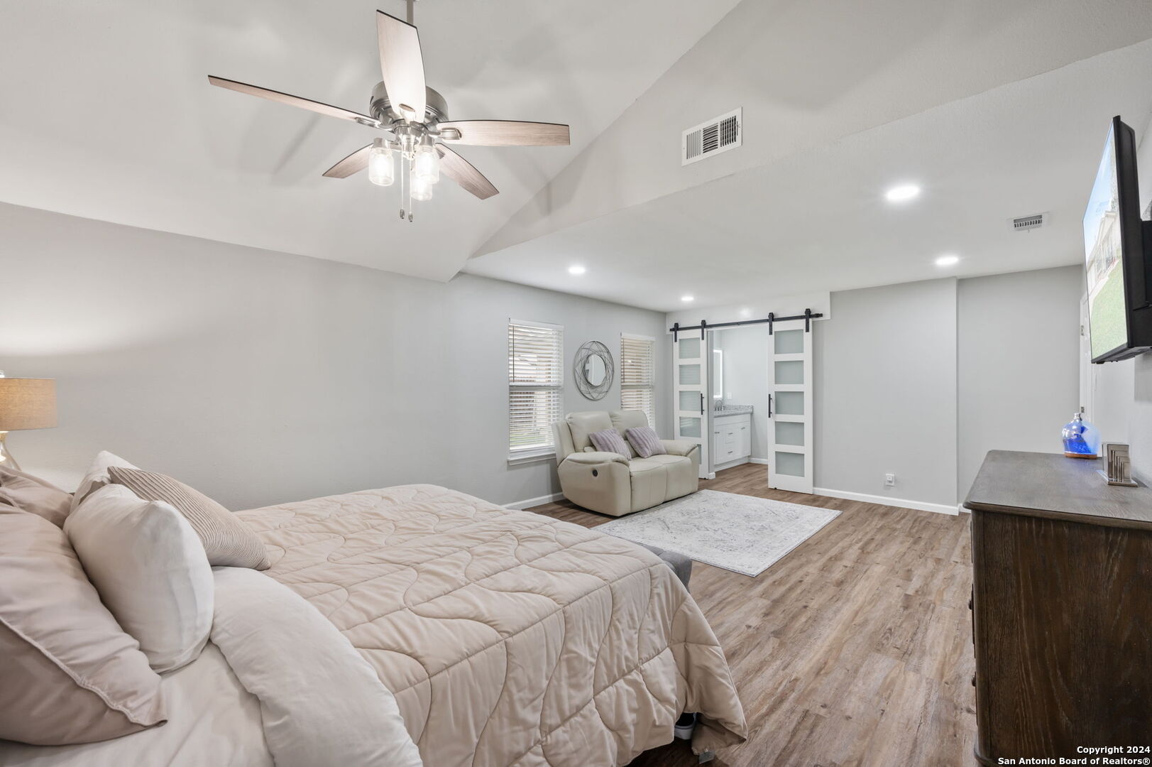 5639 Wood Climb St.