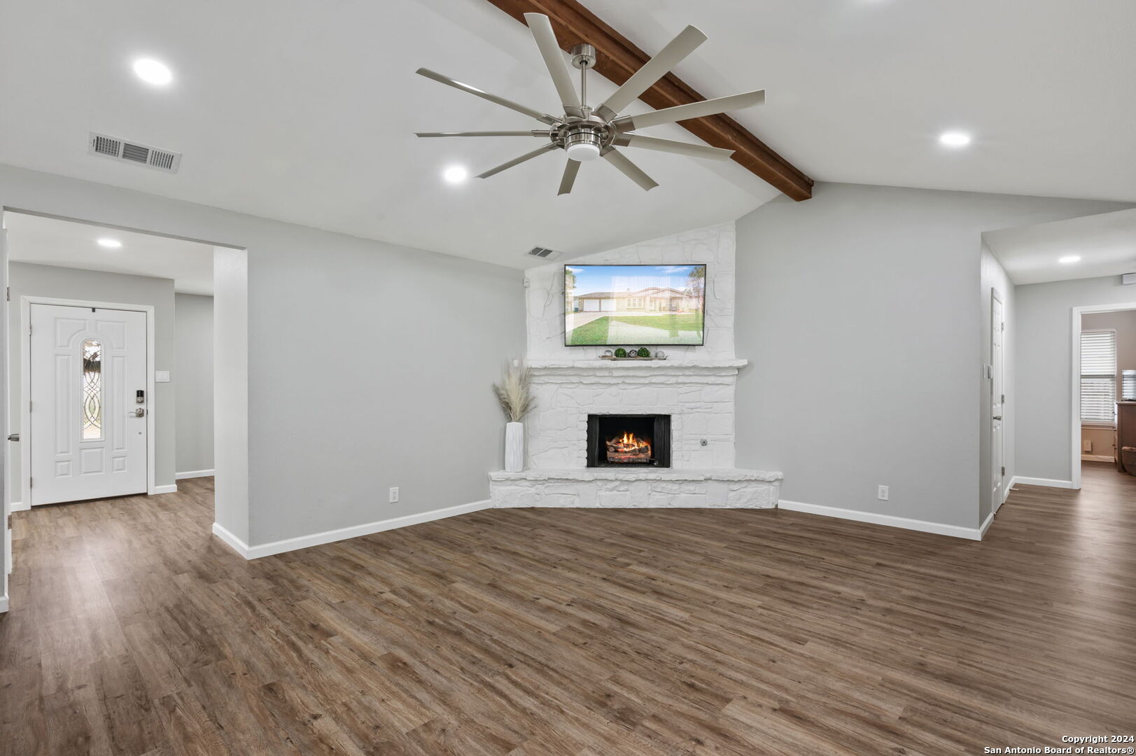 5639 Wood Climb St.