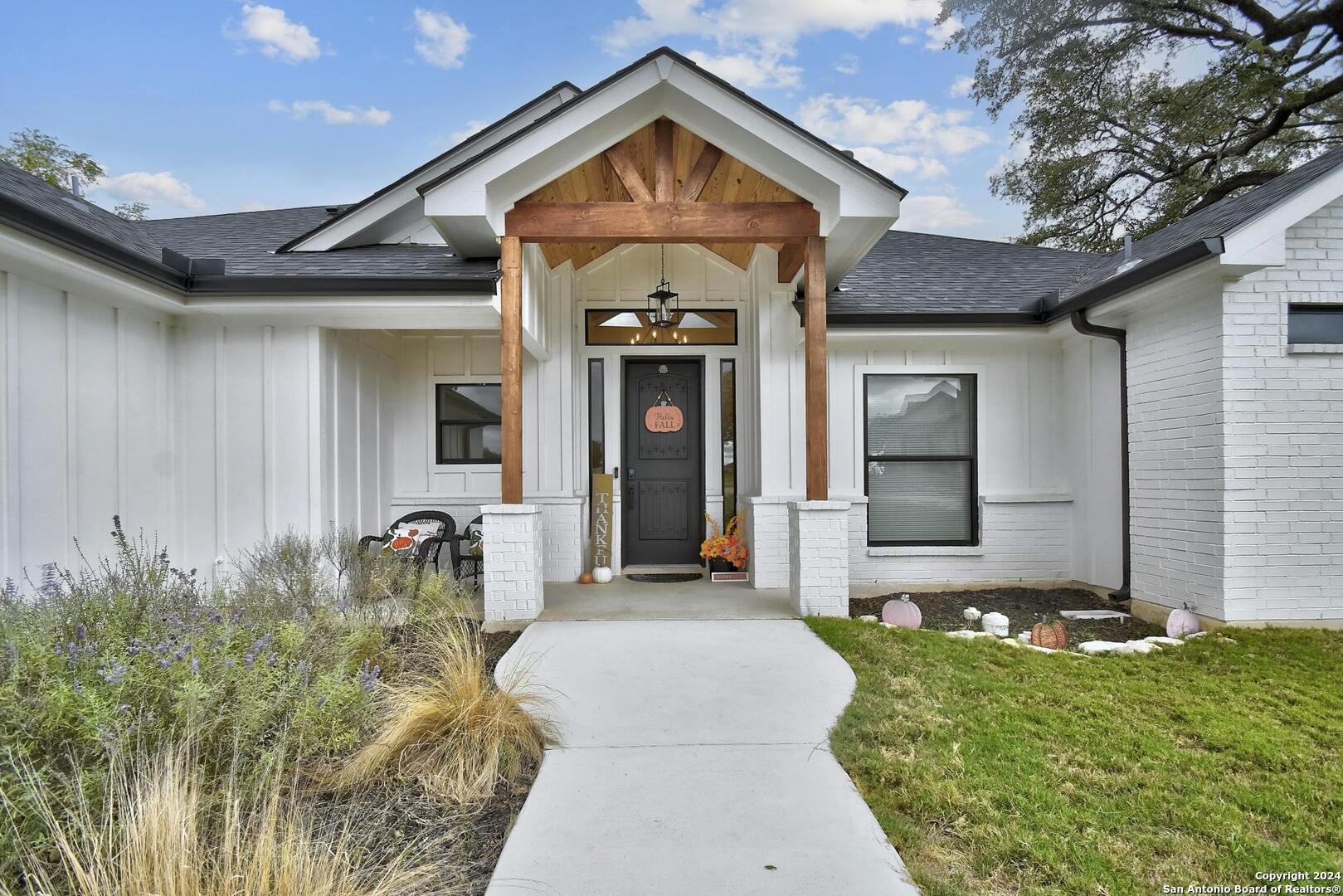533 Oak Hills Dr