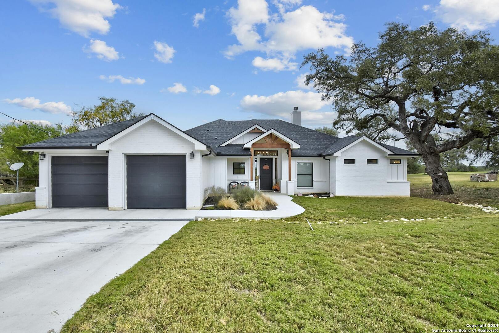 533 Oak Hills Dr
