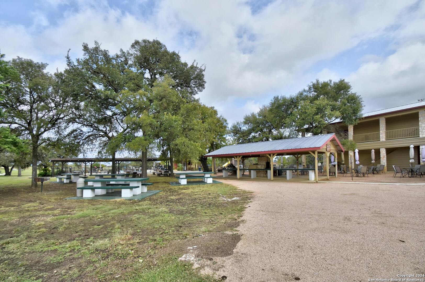 533 Oak Hills Dr