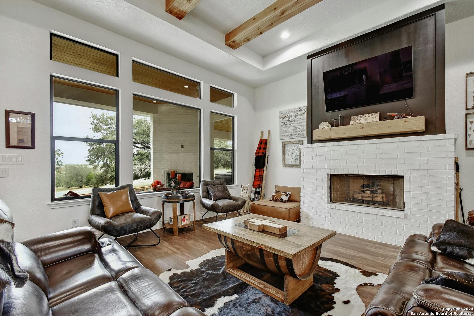 533 Oak Hills Dr