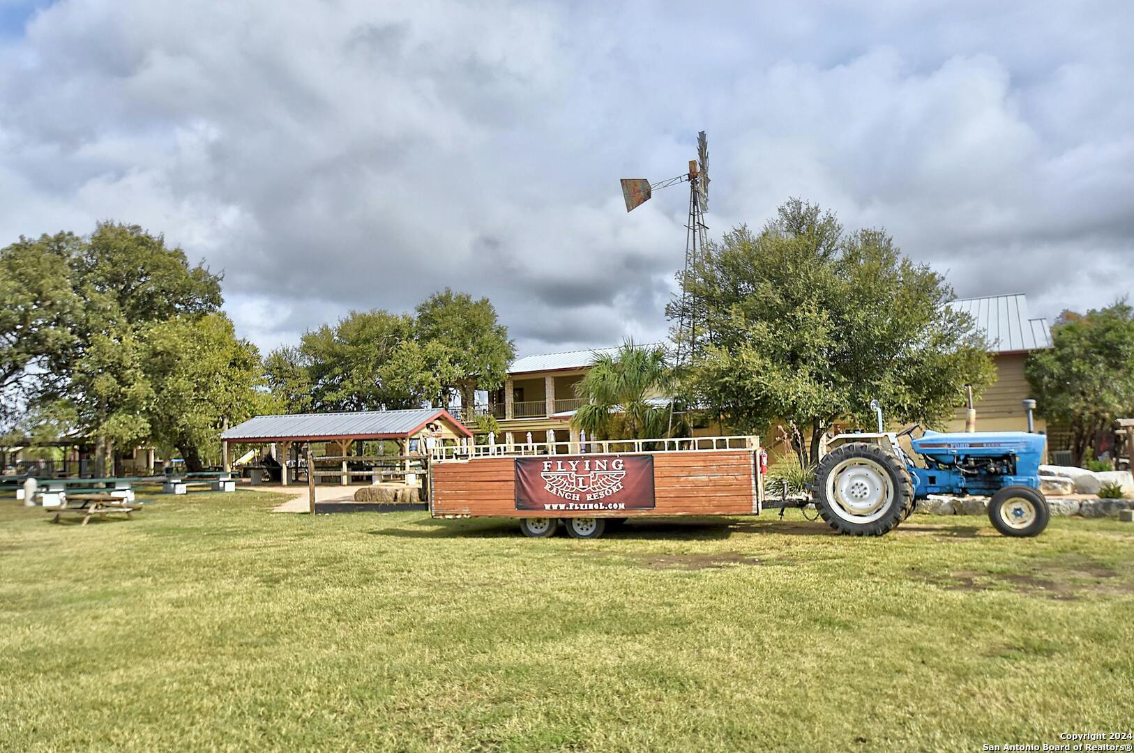 533 Oak Hills Dr