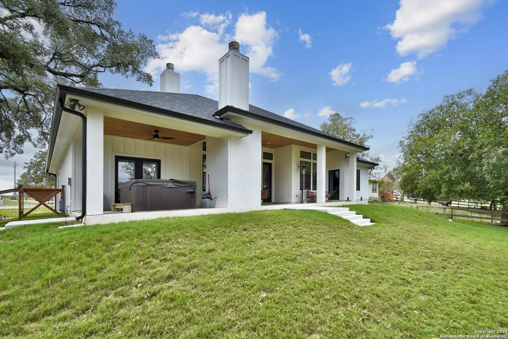 533 Oak Hills Dr