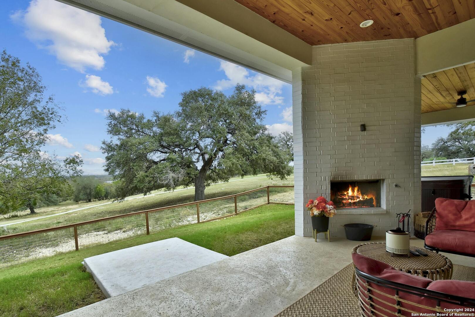 533 Oak Hills Dr