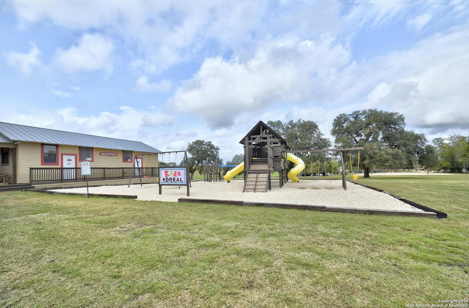 533 Oak Hills Dr