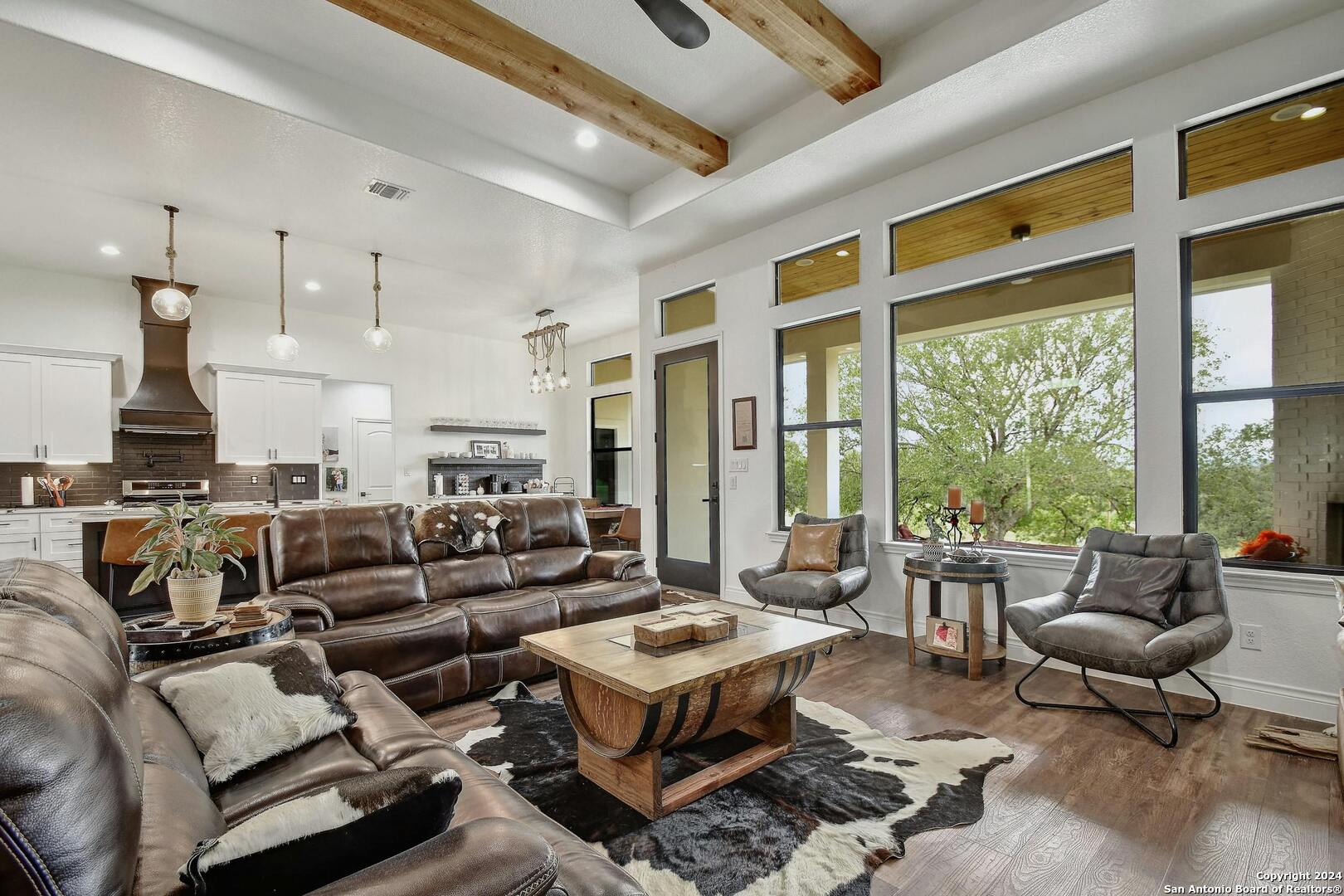 533 Oak Hills Dr