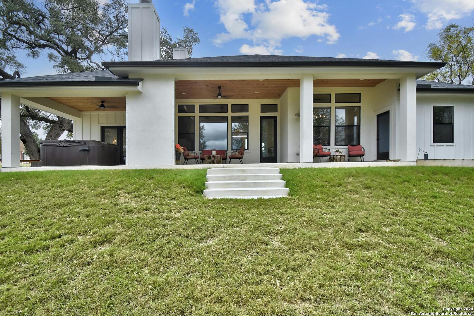 533 Oak Hills Dr