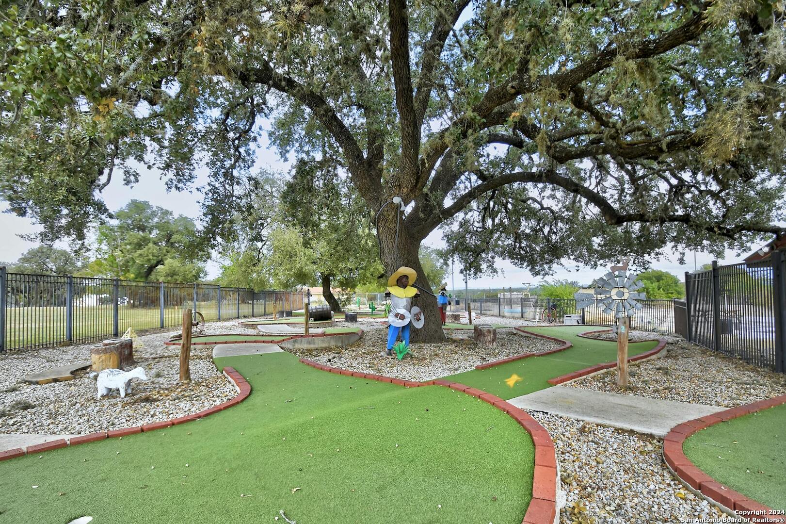 533 Oak Hills Dr