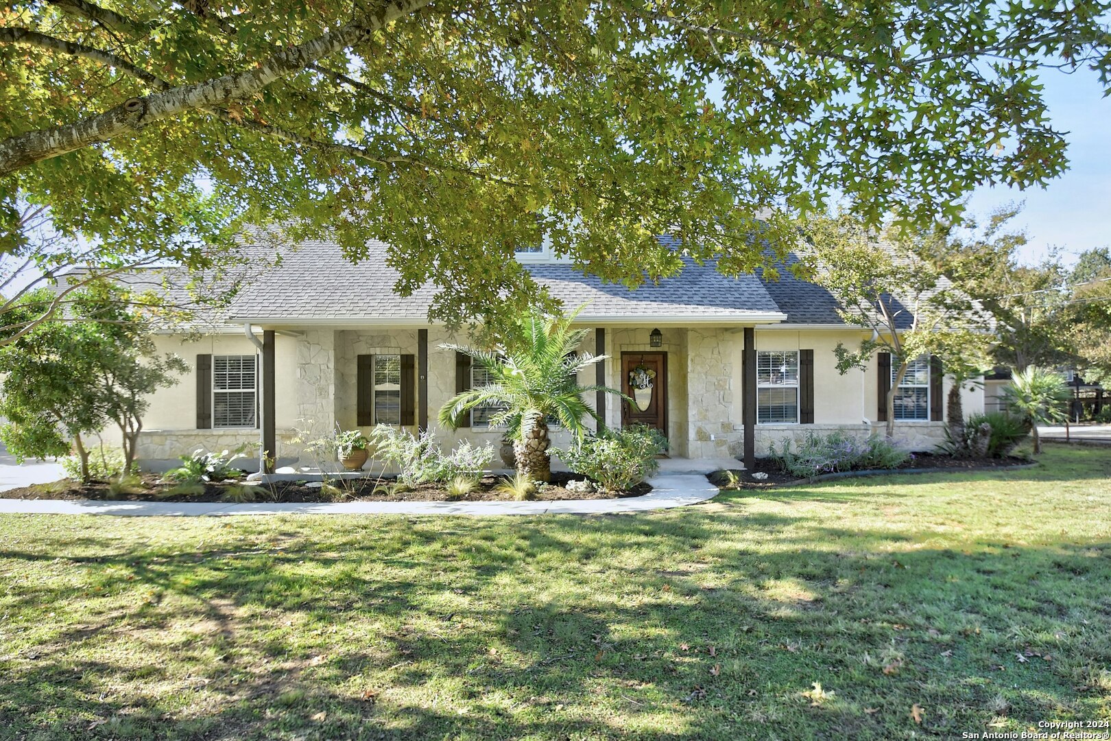 25827 White Eagle Dr