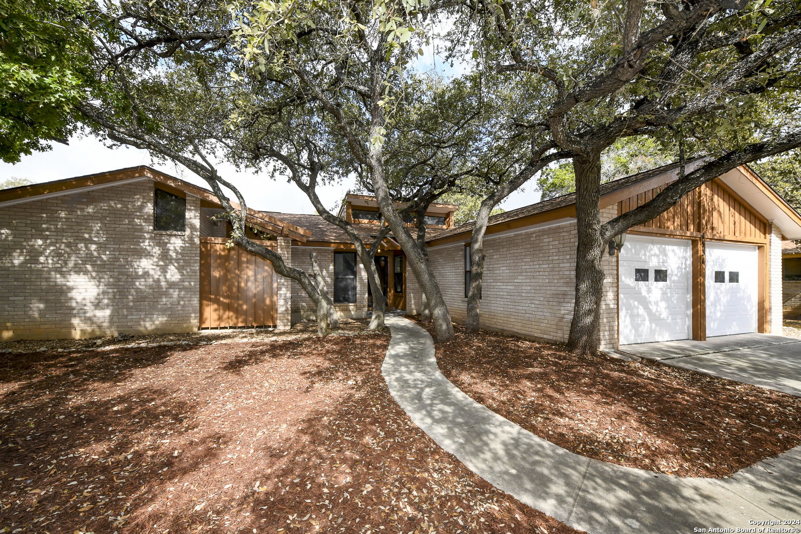 4531 Honey Locust Woods