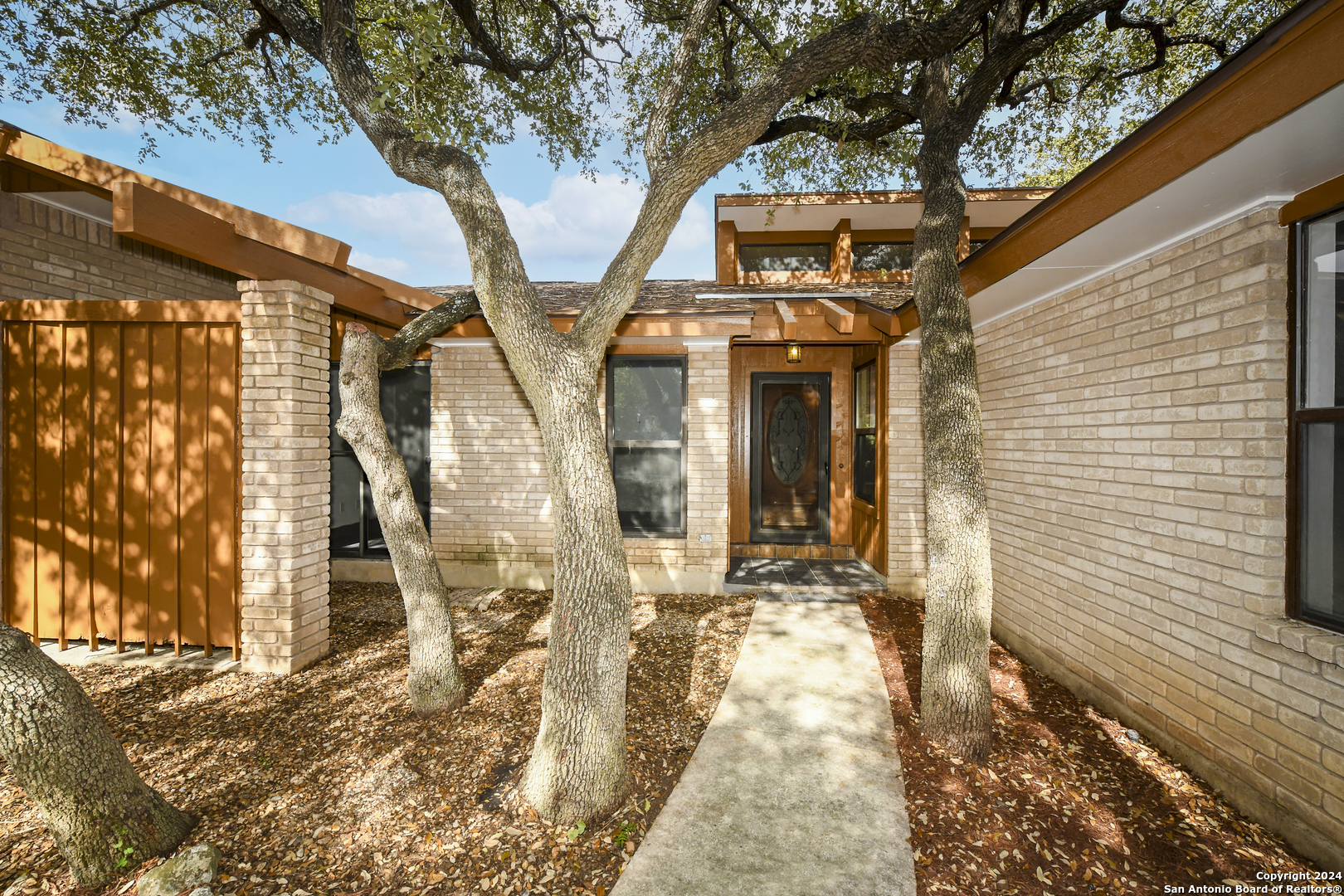 4531 Honey Locust Woods