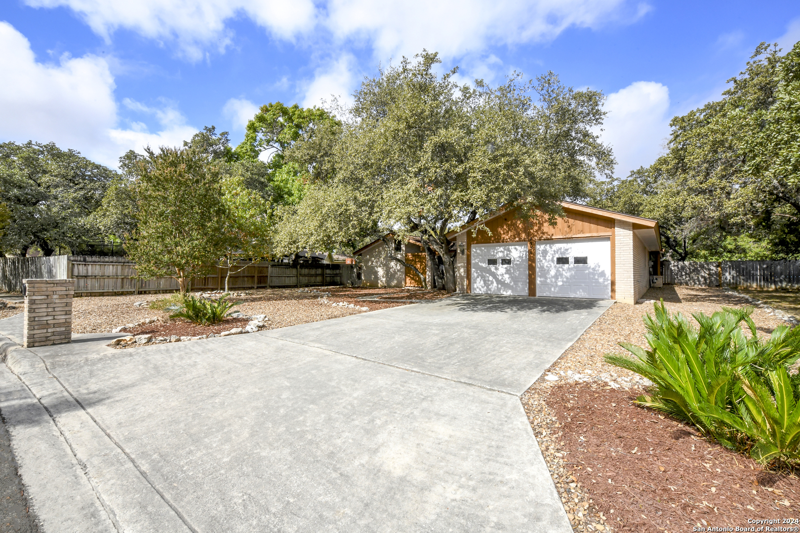 4531 Honey Locust Woods
