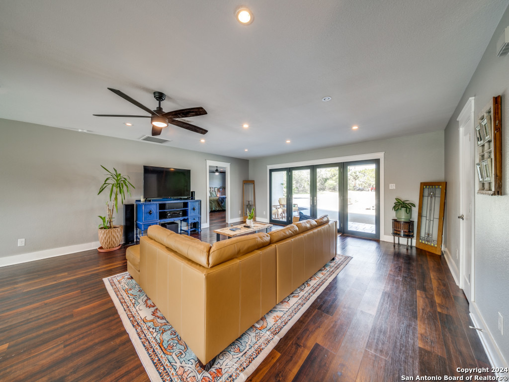 3940 MENGER