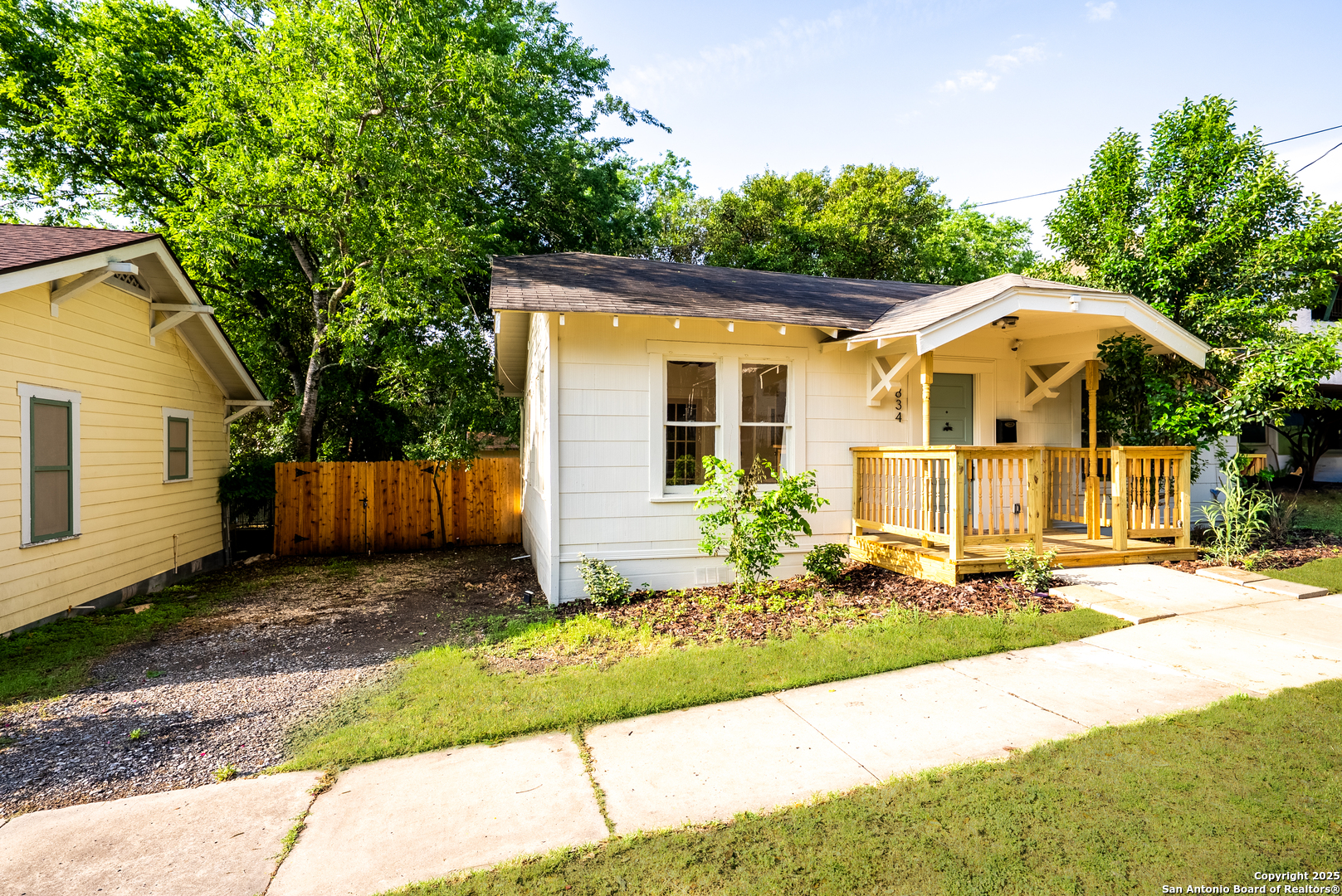 834 W MULBERRY AVE