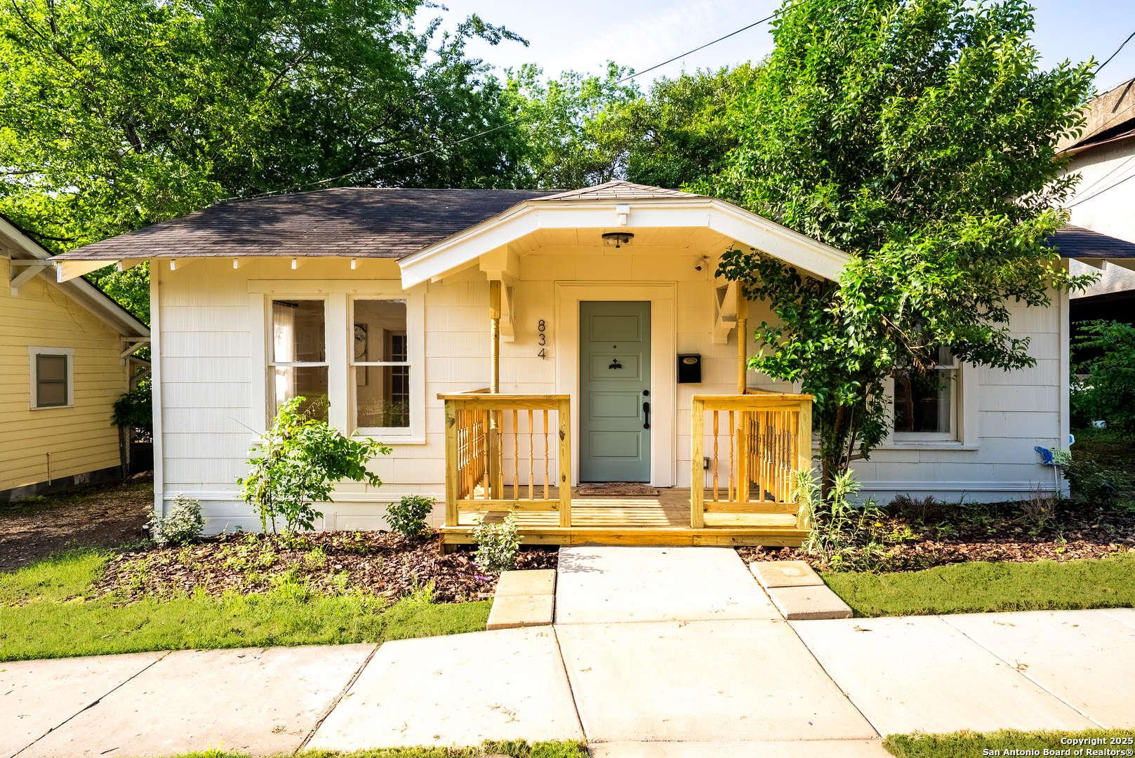834 W MULBERRY AVE