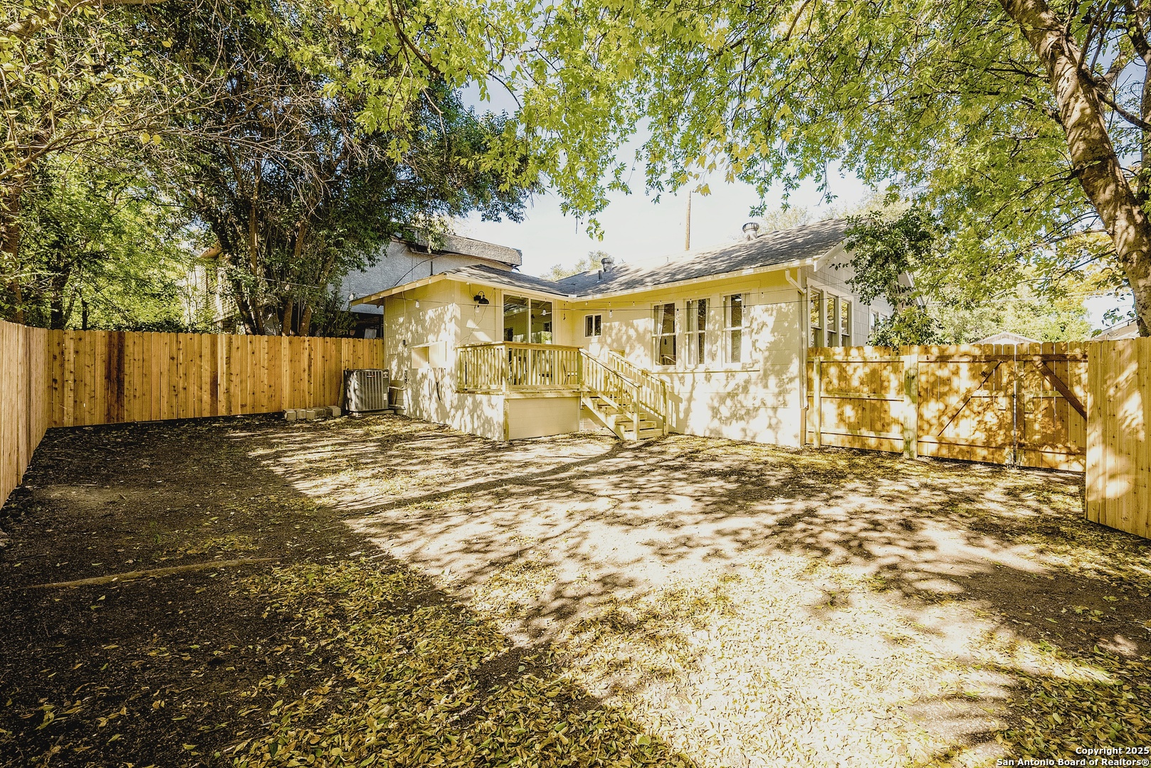834 W MULBERRY AVE