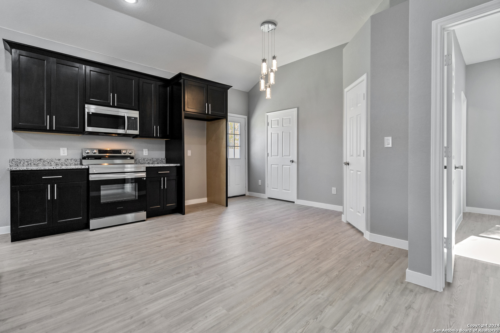 1422 SAN ACACIA