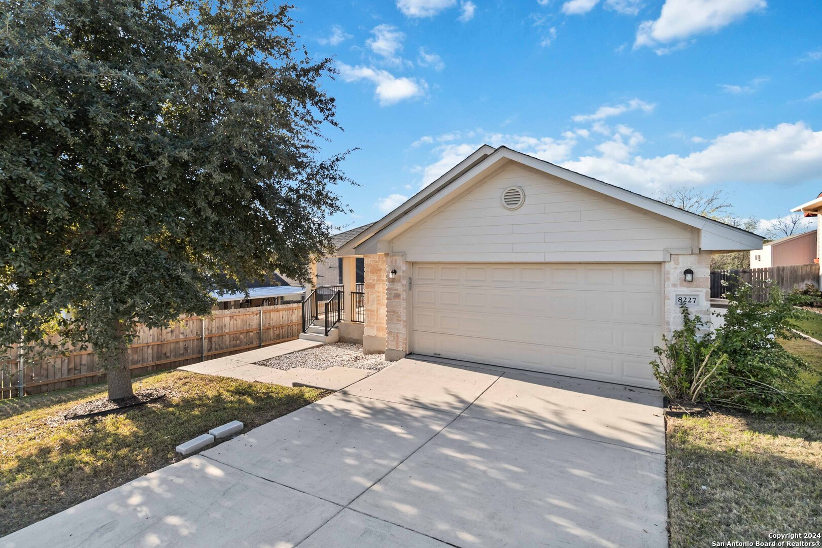 8227 PIONEER OAK