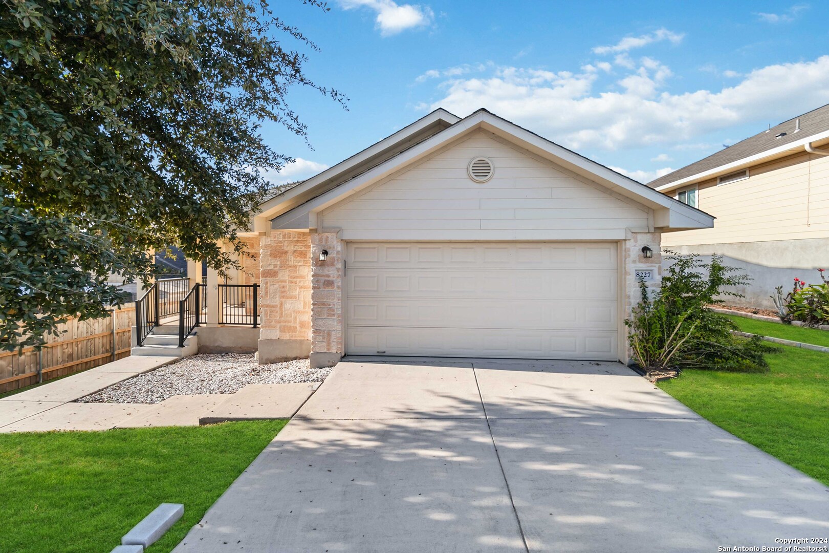 8227 PIONEER OAK