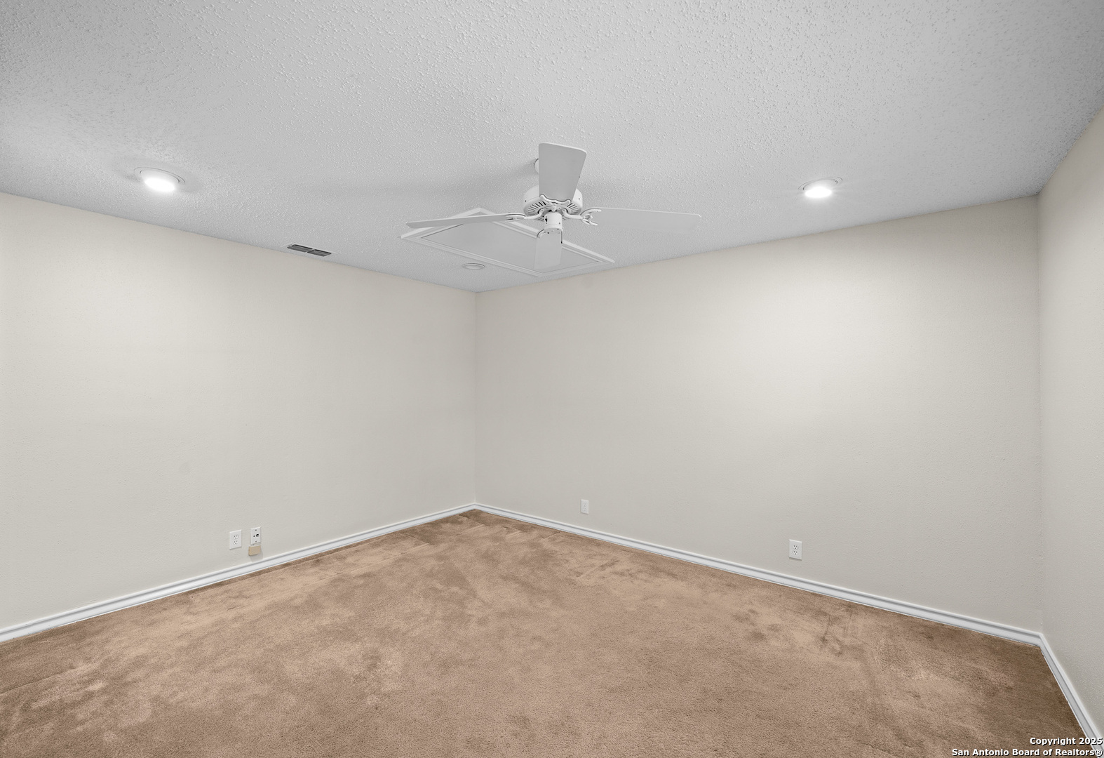 3019 ORCHARD HL