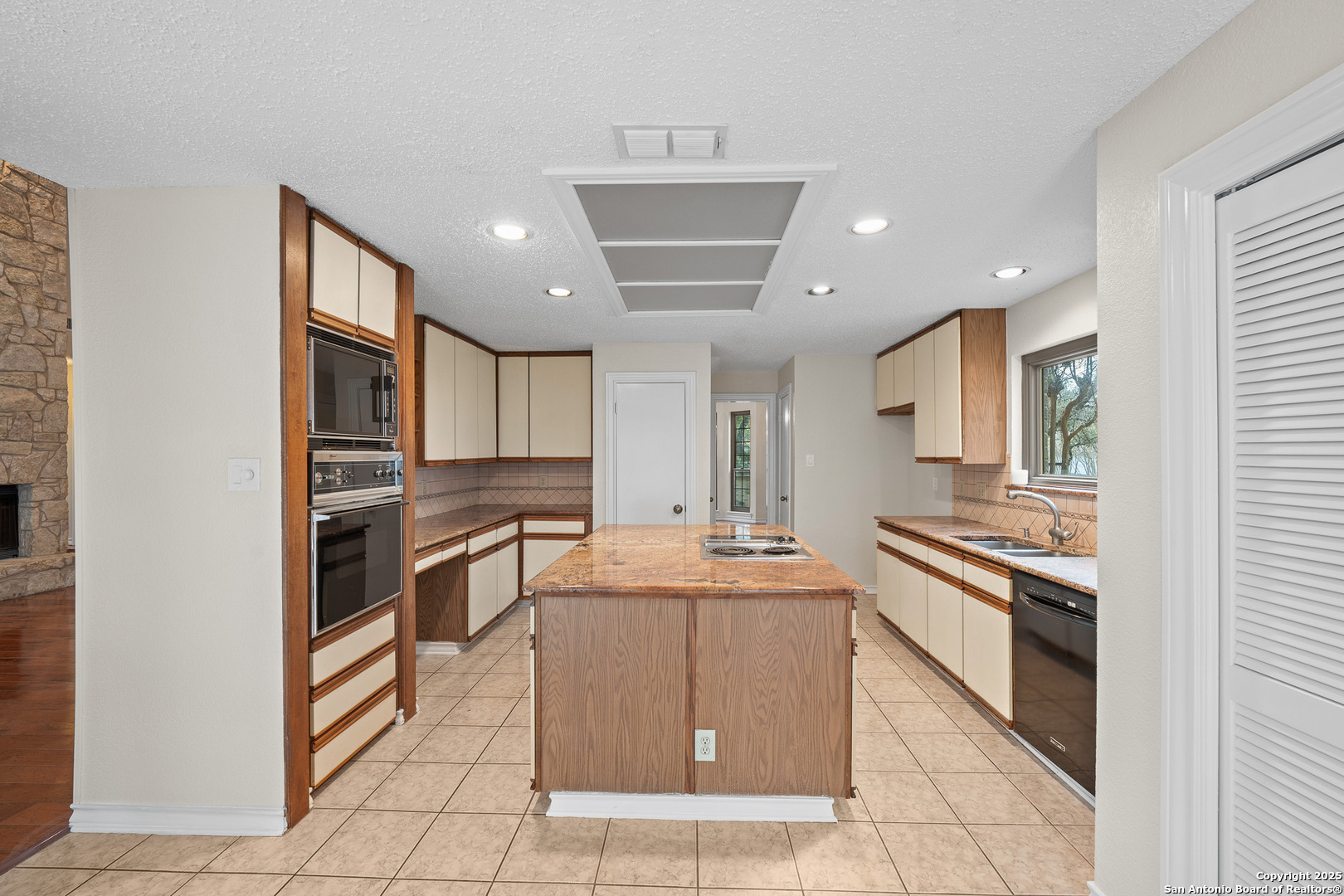 3019 ORCHARD HL