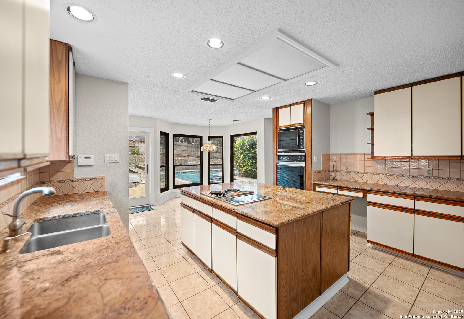 3019 ORCHARD HL