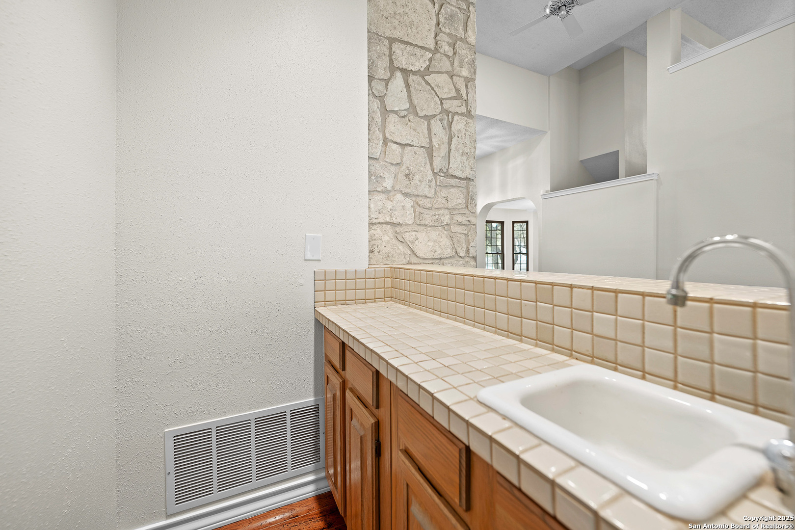 3019 ORCHARD HL