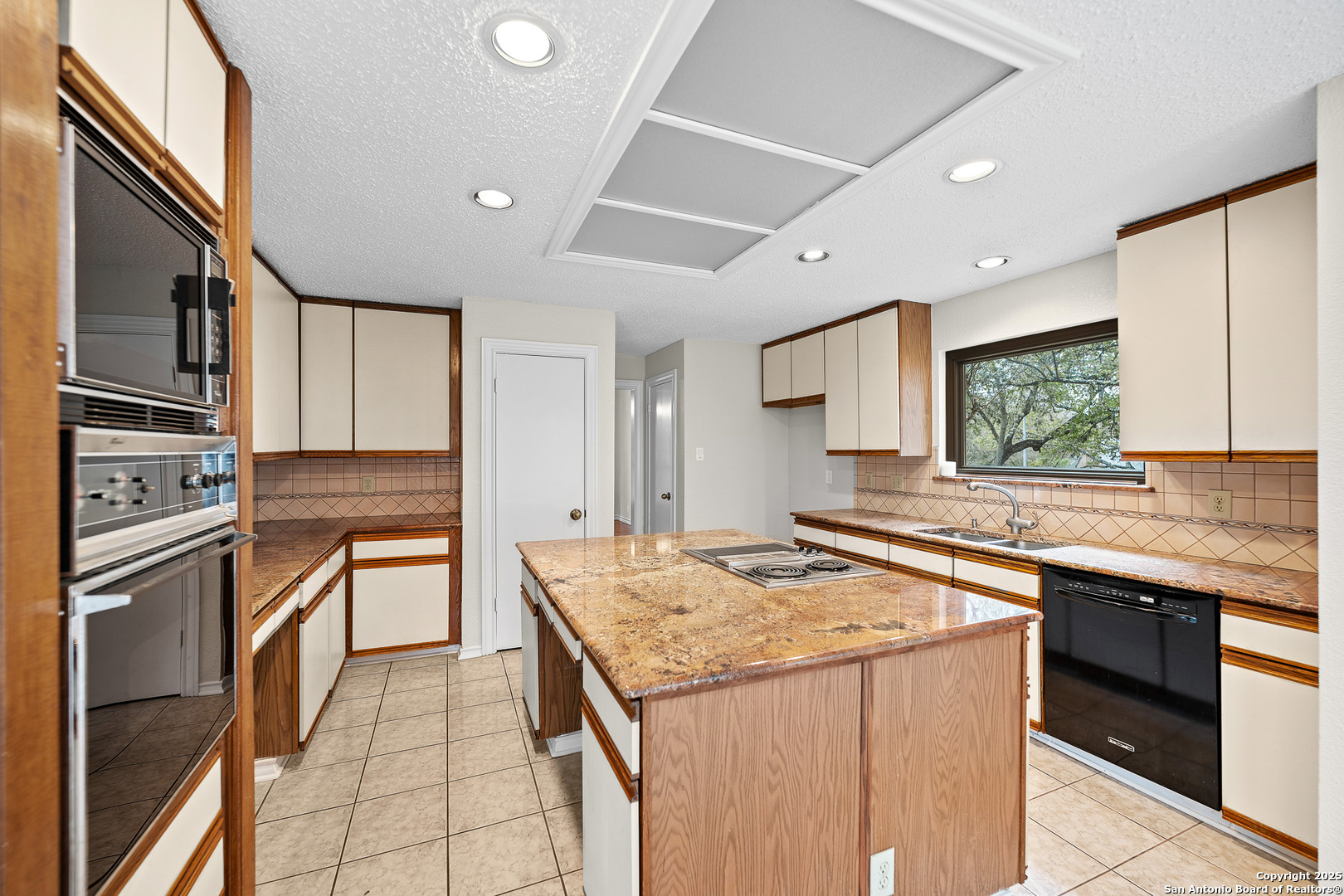 3019 ORCHARD HL