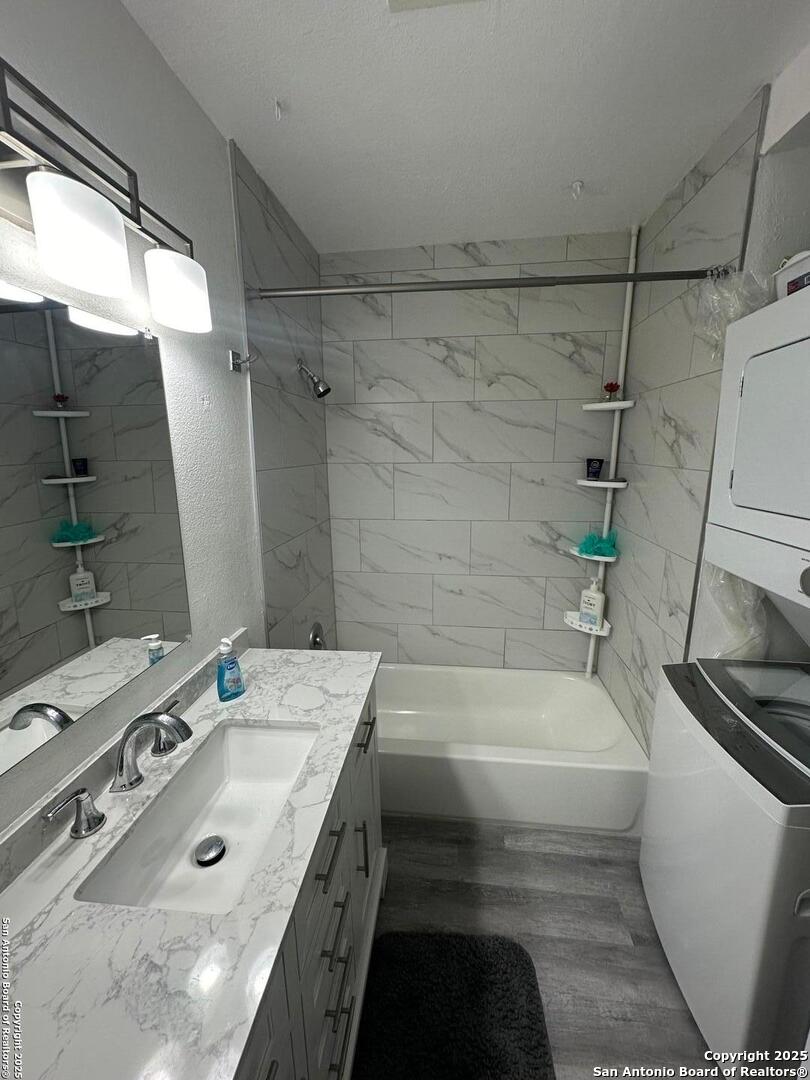 255 E RAMPART DR Unit: 211
