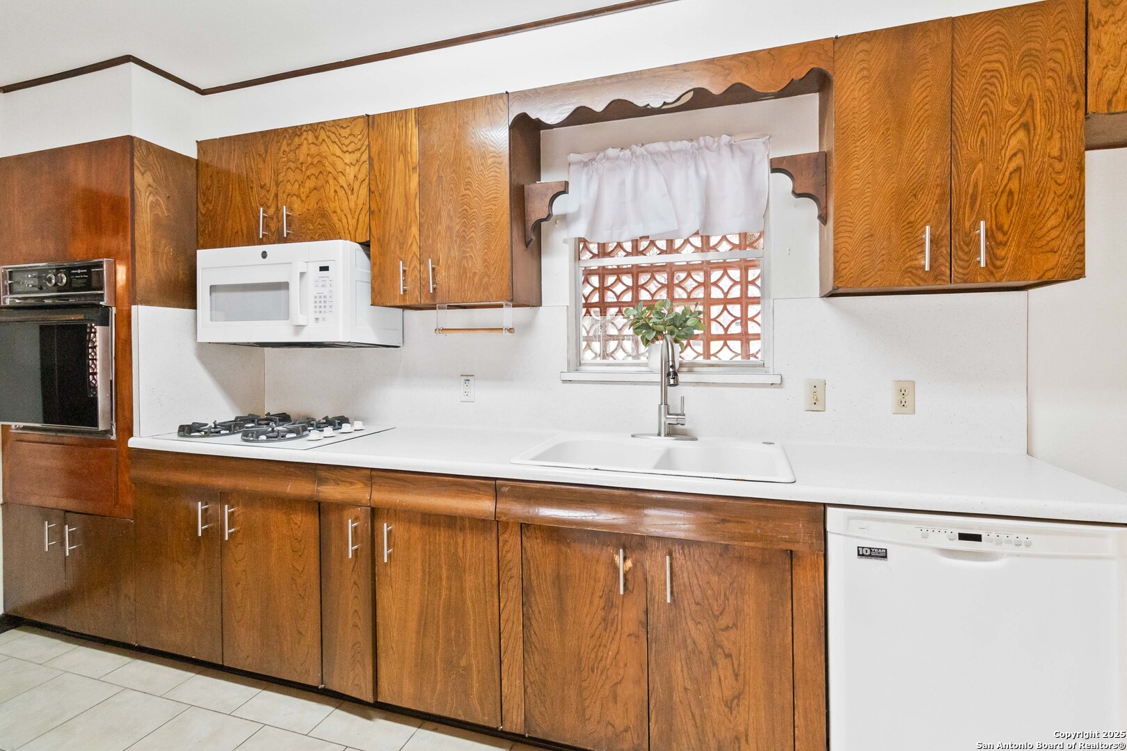 2822 Hitching Post