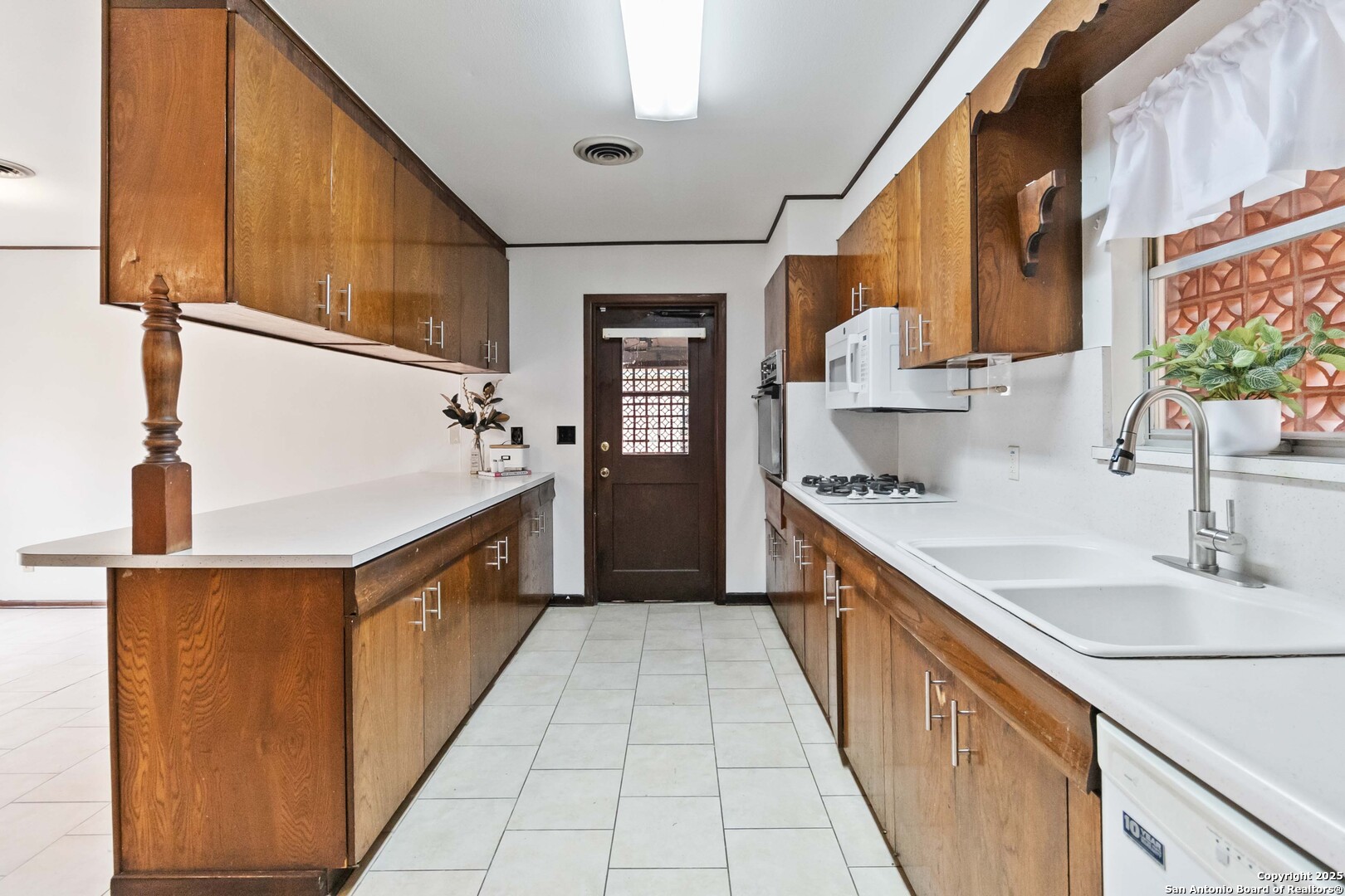 2822 Hitching Post