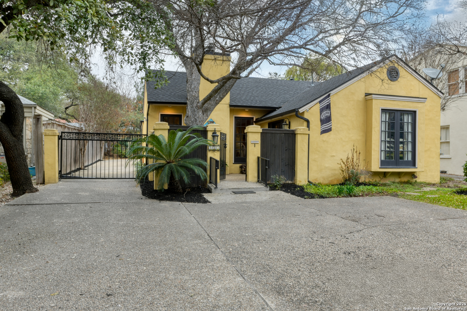 315 COLLEGE BLVD