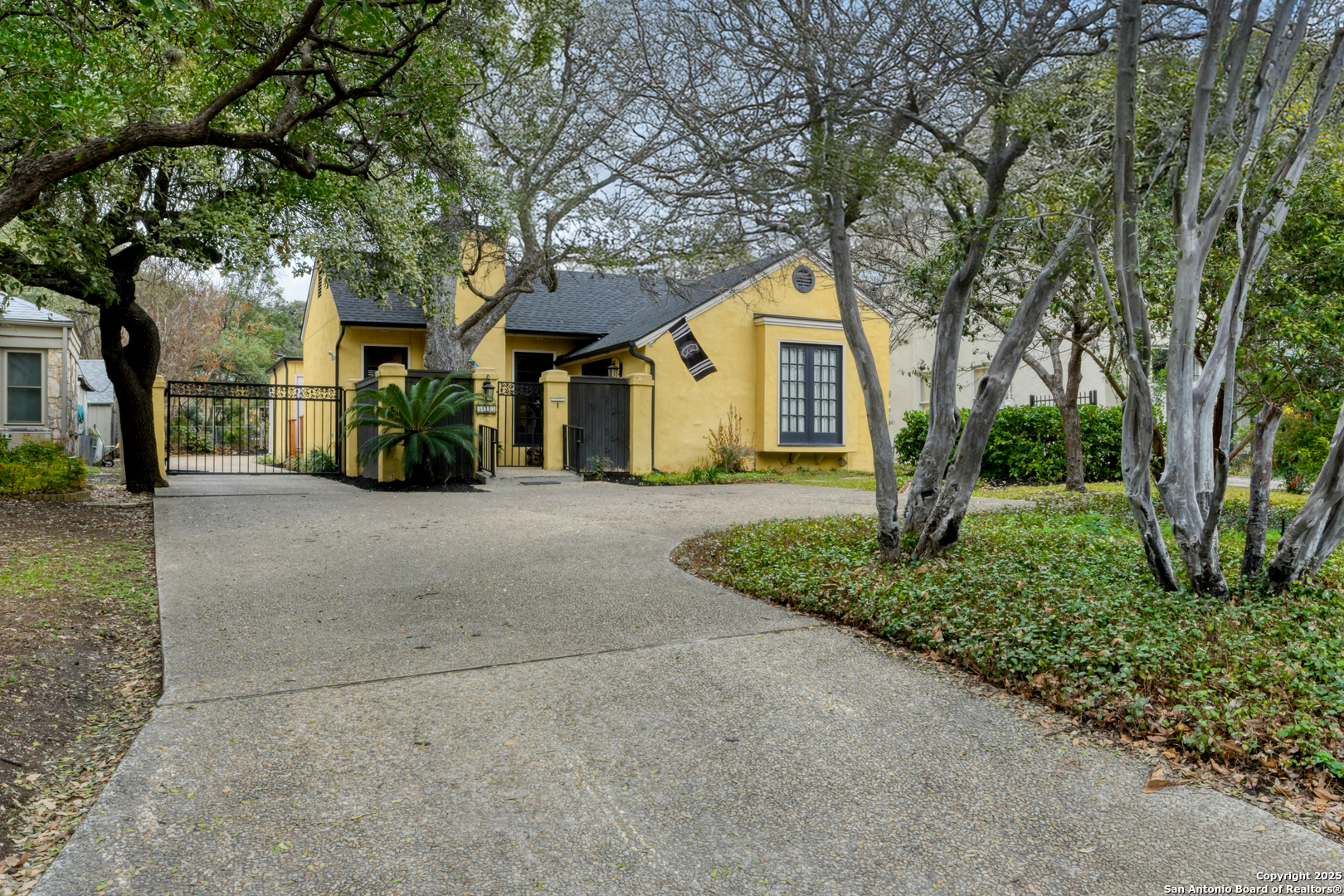 315 COLLEGE BLVD