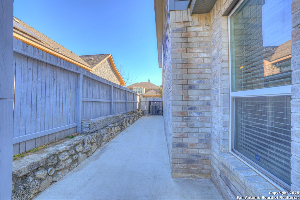 7611 Mission Summit