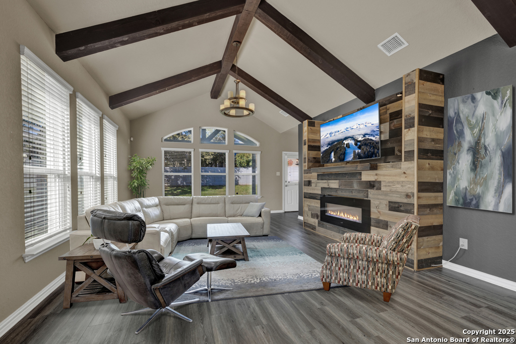7611 Mission Summit