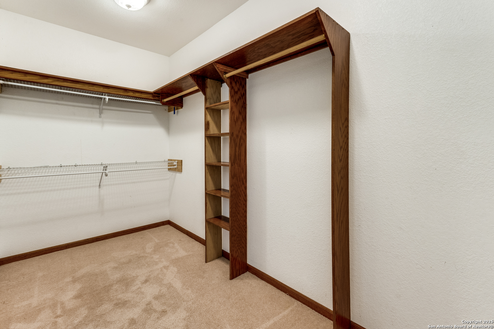 2667 Country Ledge
