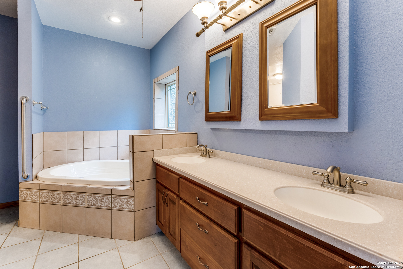 2667 Country Ledge