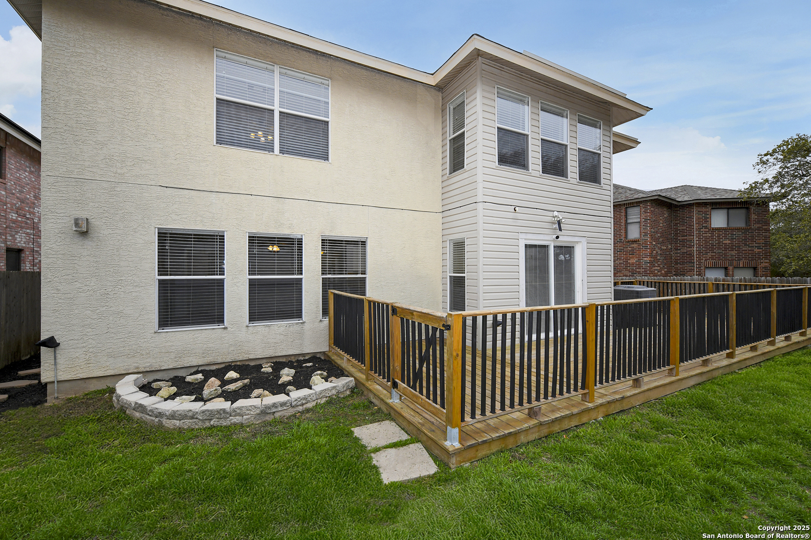 12023 GABLE OAKS